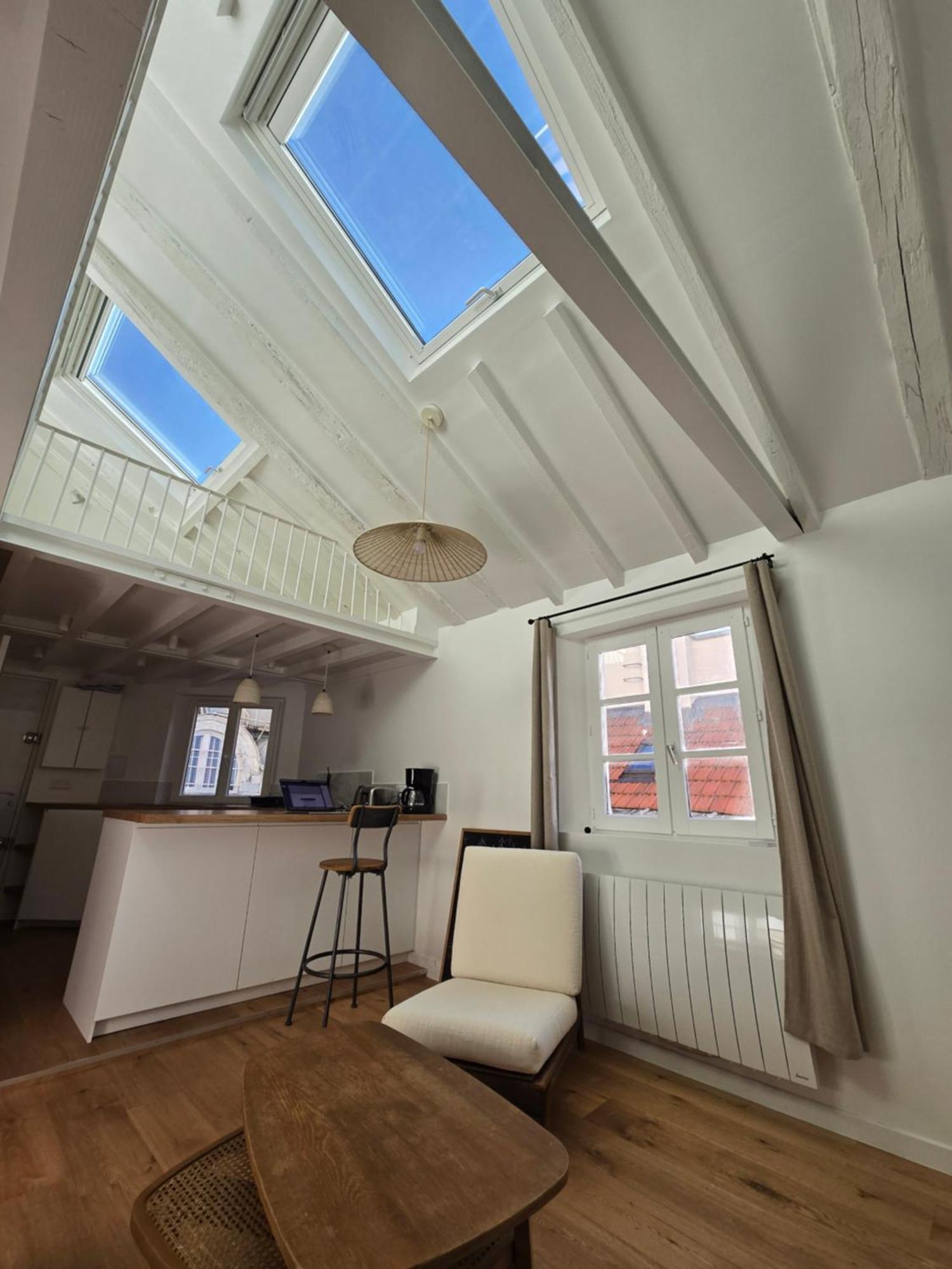 Appartement Duplex Plein Sud Refait A Neuf - 2eme - Vue Exceptionnelle Toits *